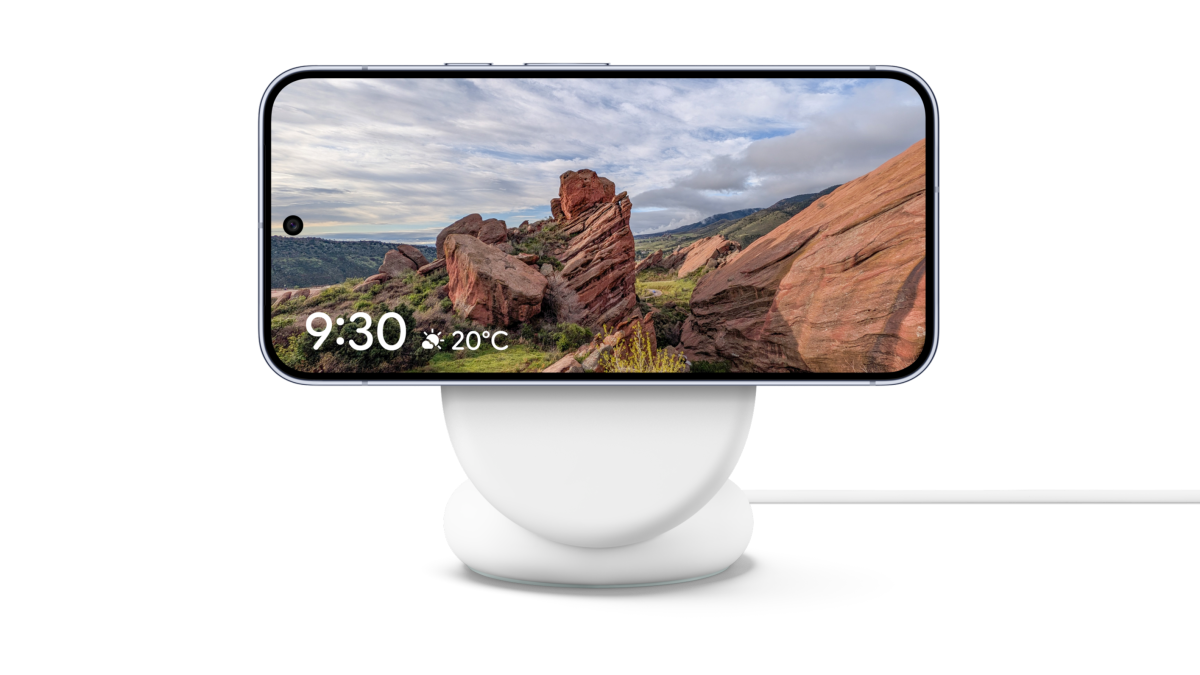 Pixel 10 can switch my iPhone. 1 Google Pixelsnap Charger with stand
