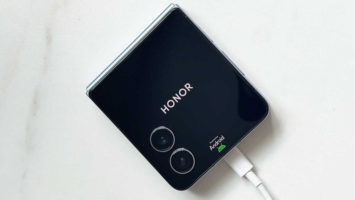 I used HONOR's Fashion-FIRST MAGIC V Flip 2 folding, which should go global. 1 Respect Magic Flip V 2 Hands for Charging