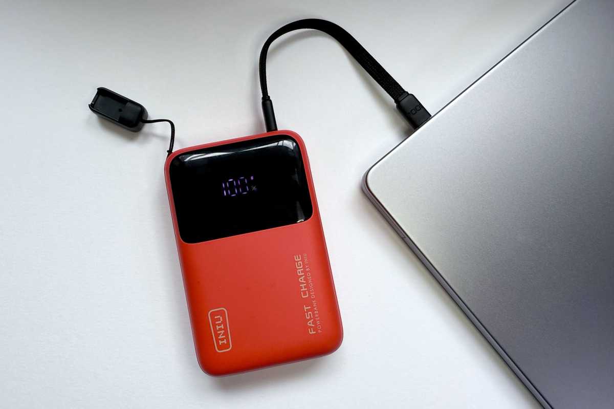 INIU Cougar P62 E1 20000mAh 65W Power Bank MacBook Cable
