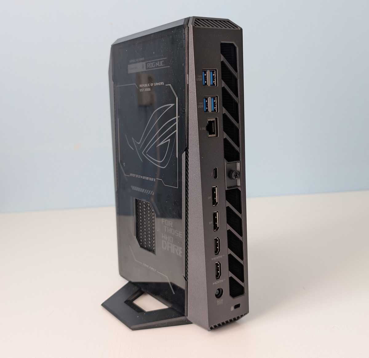 ASUS ROG NUC 2025 baksida