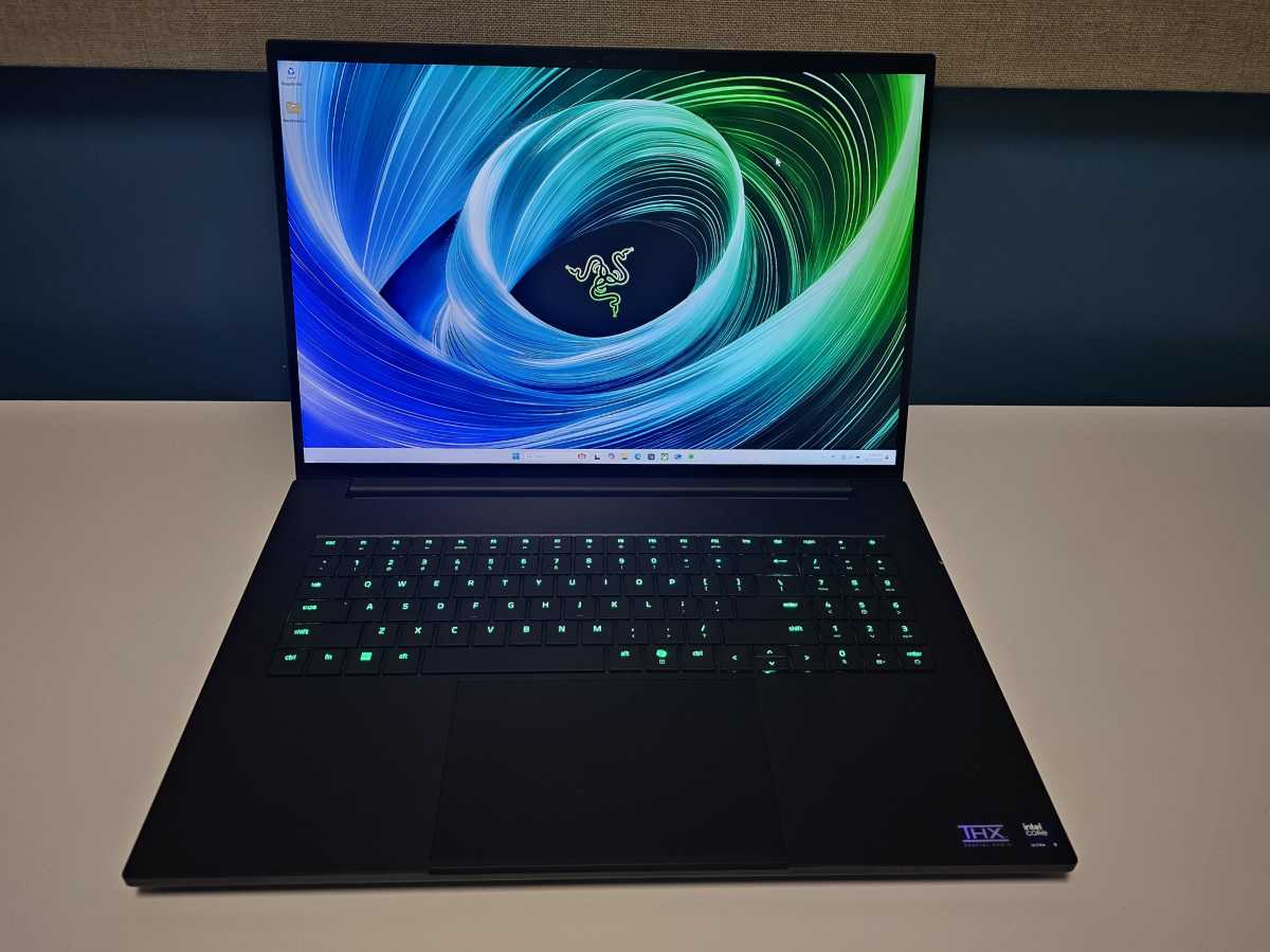 Razer Blade 18 2025 primary 2