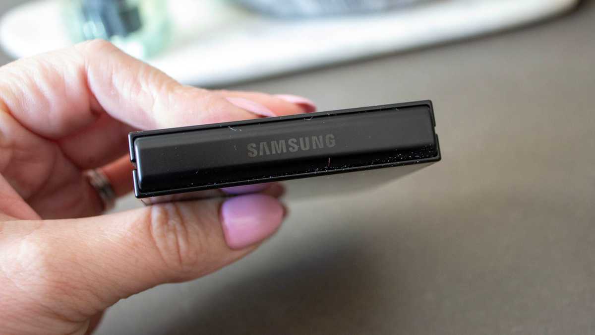Samsung Galaxy Z Flip 7 FE Review 11