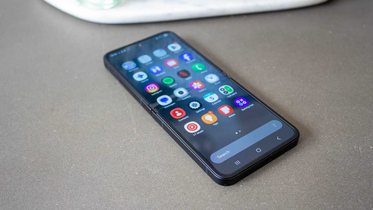 Samsung Galaxy Z Flip 7 FE Review 17