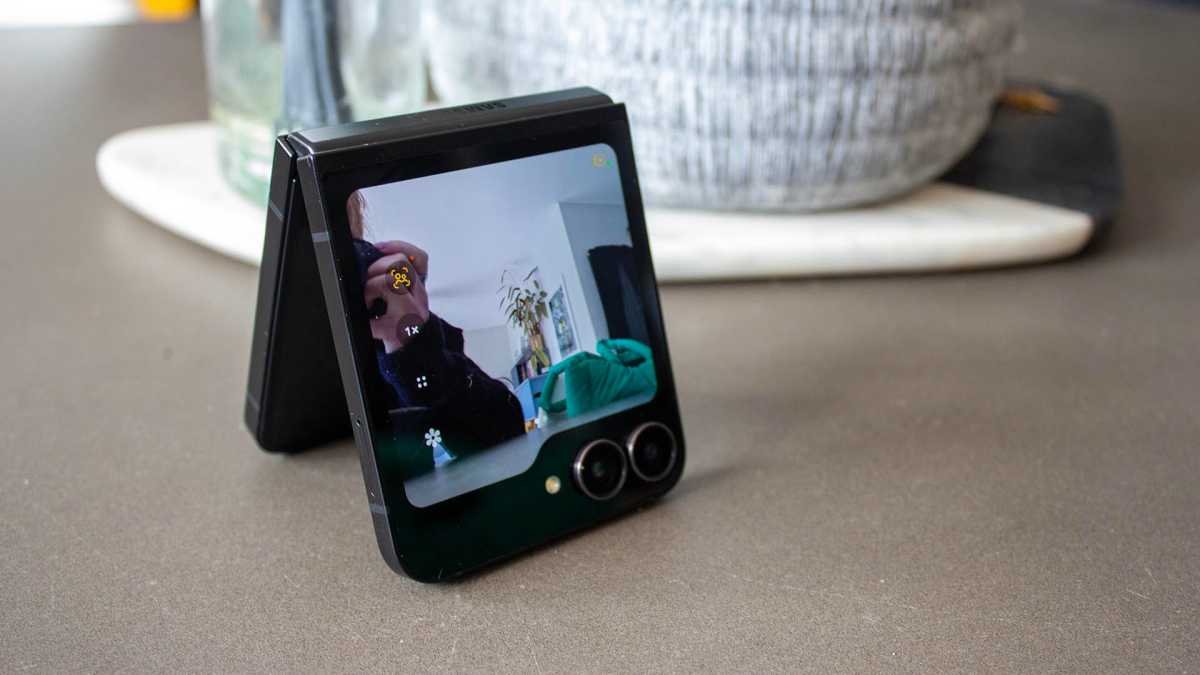 Samsung Galaxy Z Flip 7 FE Review 23