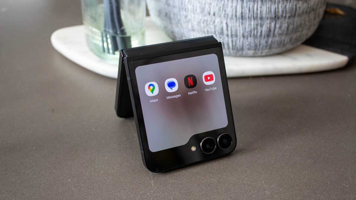 Samsung Galaxy Z Flip 7 FE Review 24