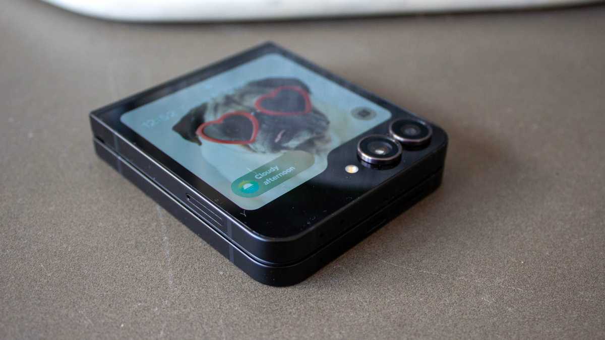 Samsung Galaxy Z Flip 7 FE Review 5