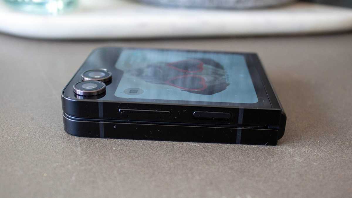 Samsung Galaxy Z Flip 7 FE Review 7