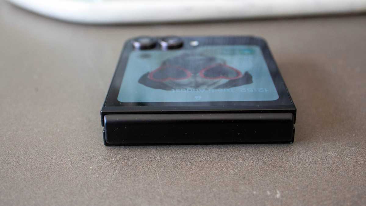Samsung Galaxy Z Flip 7 FE Review 8