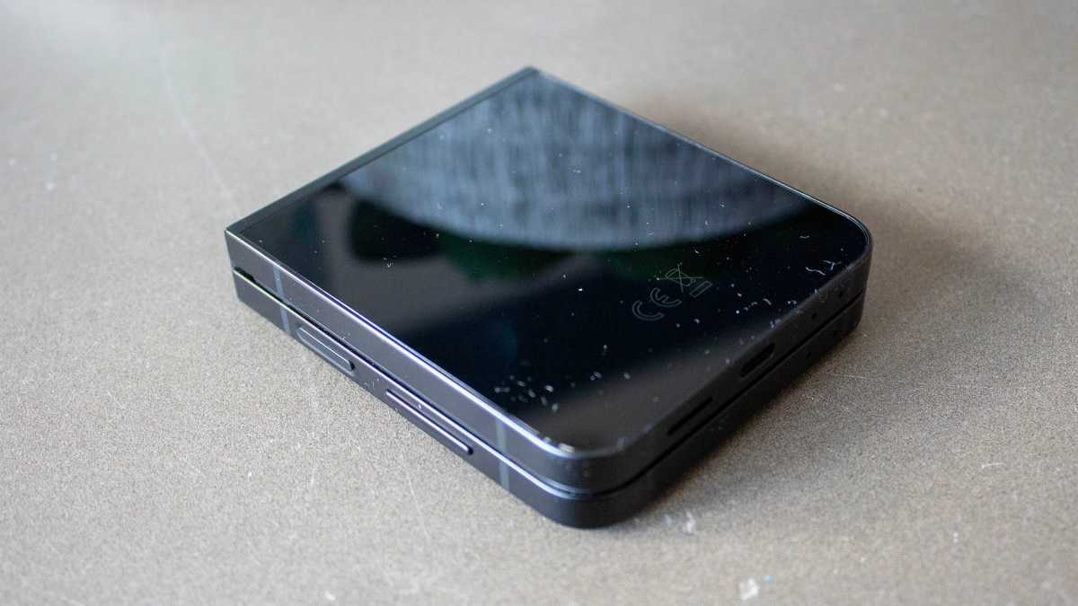 Samsung Galaxy Z Flip 7 FE Review 9