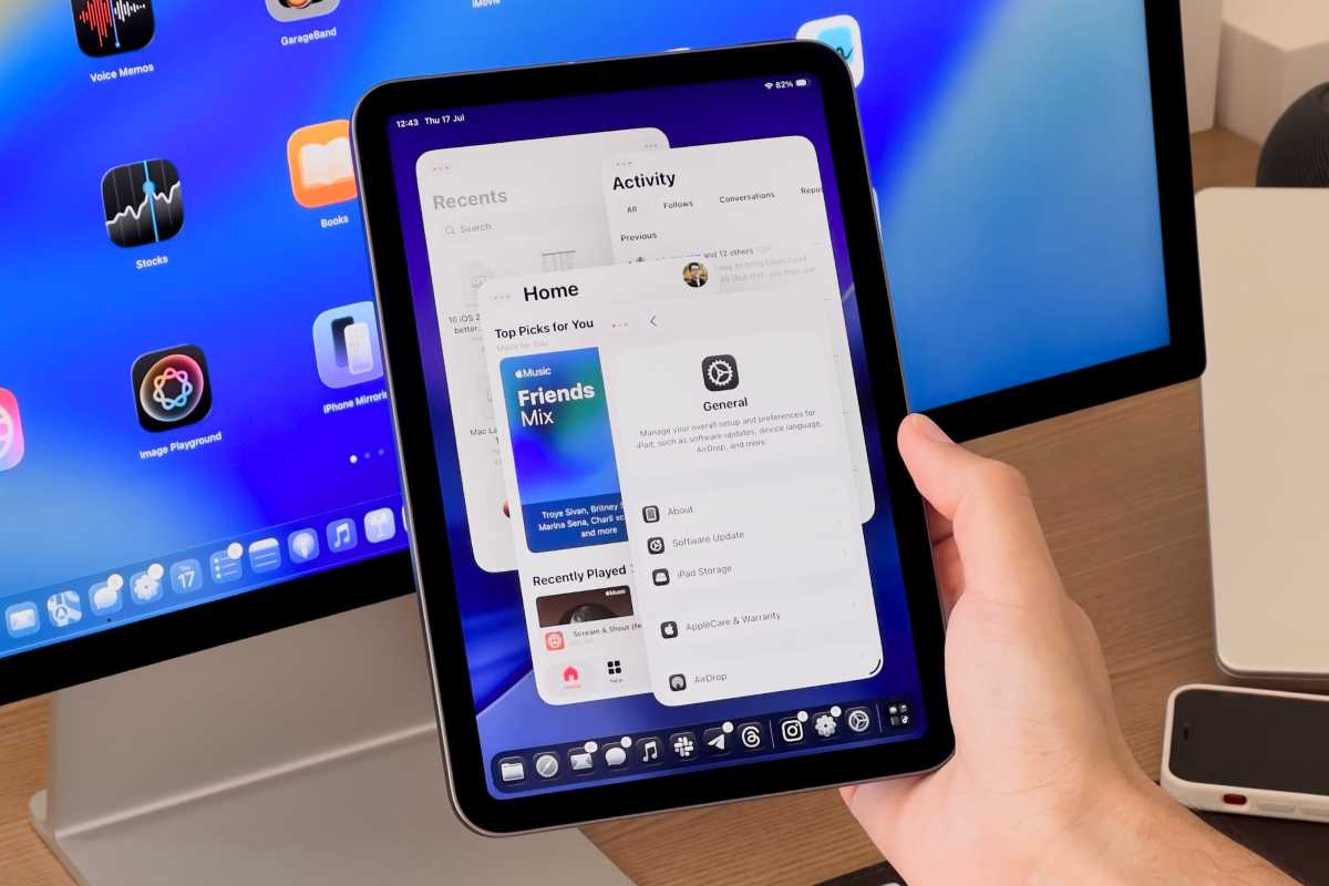iPad mini que muestra Stage Manager en iPadOS 26