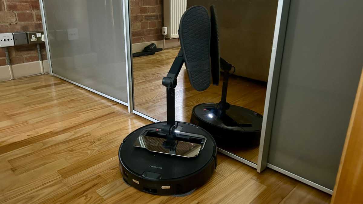 Saros Z70 stuck against mirror