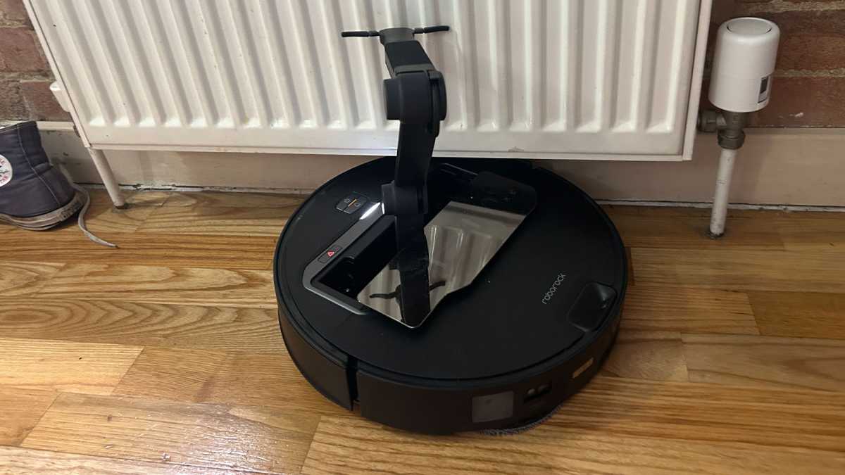 Saros Z70 stuck against a radiator