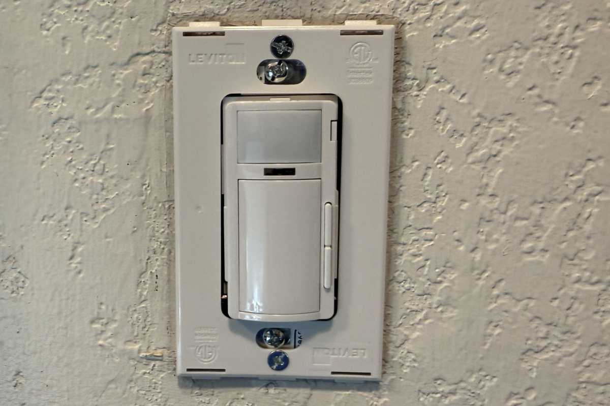 1 Installing Leviton smart motion sensing dimmer