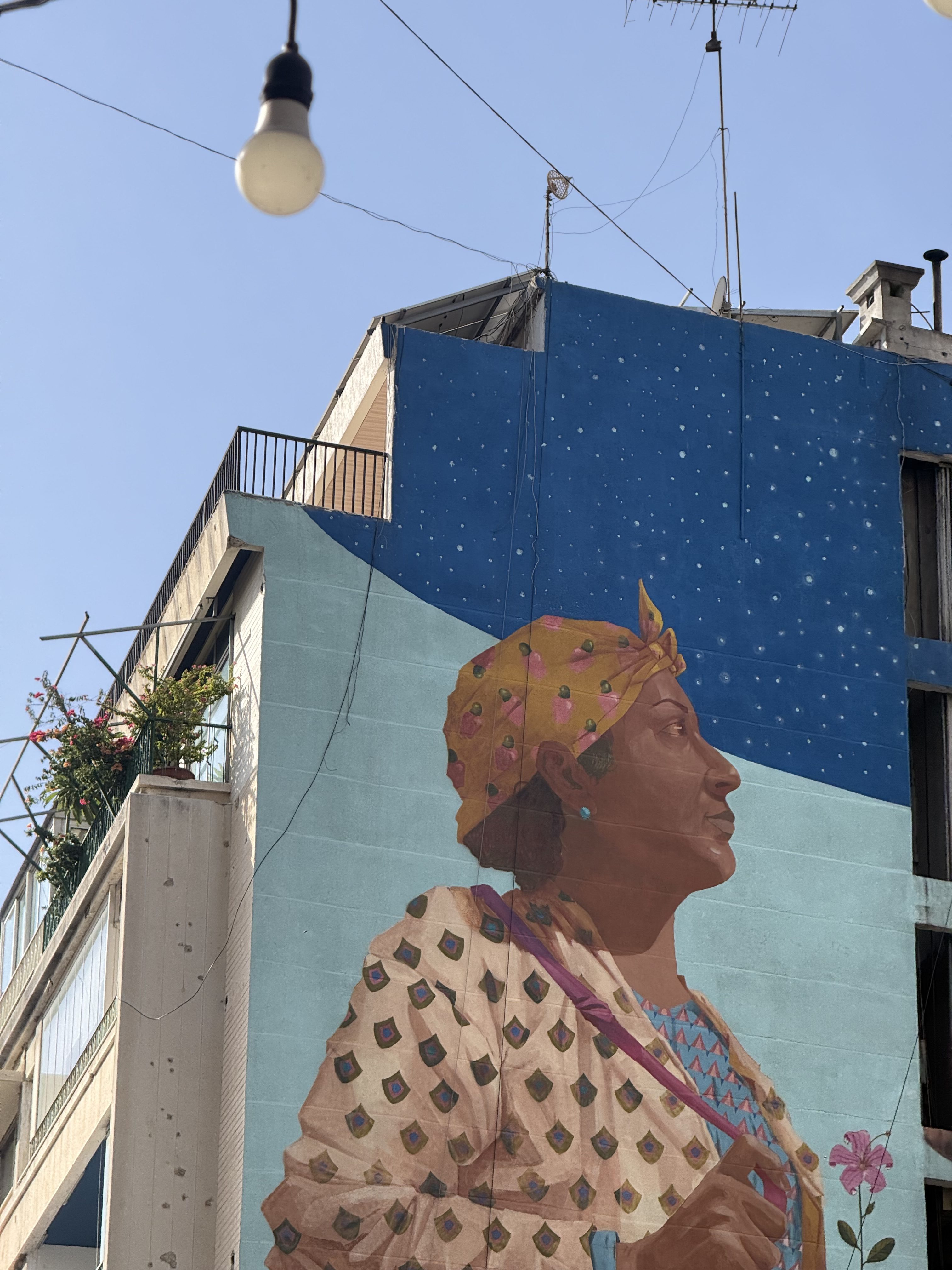Imagen de un mural con el iPhone 16 Pro Max en 5x teleobjetivo