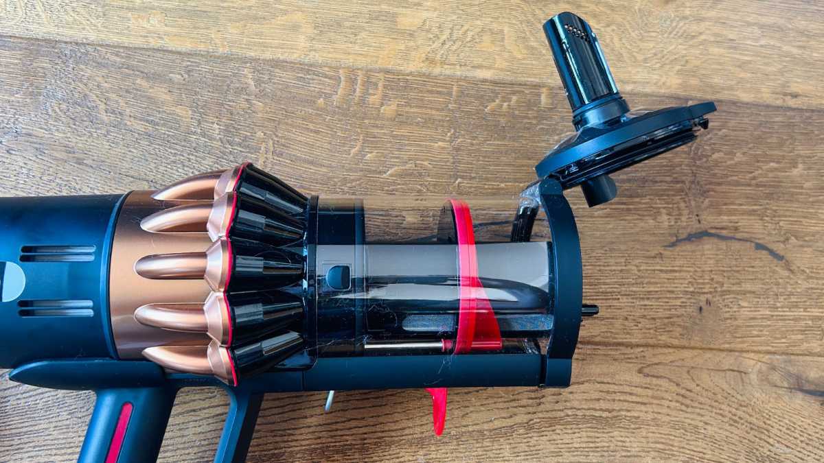 The open dustbin on the Piston
