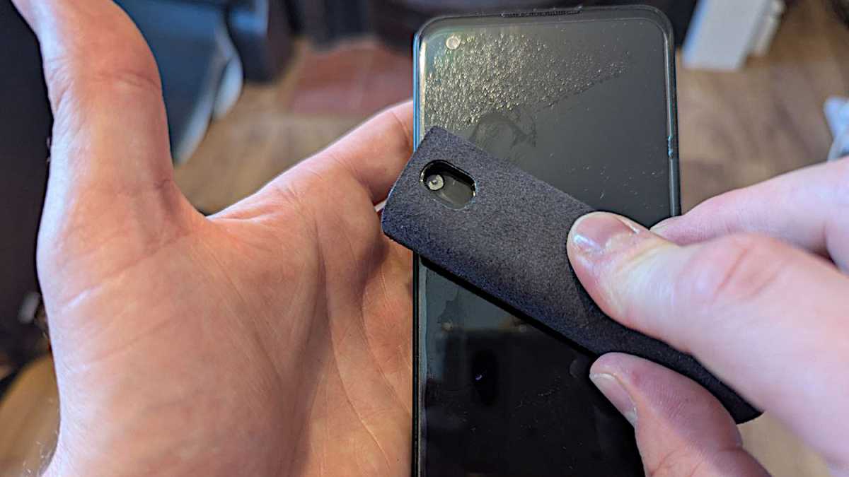 EVEO 2-in-1 Screen Cleaner Spray and Wipe in action