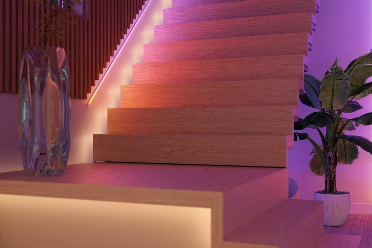 Hue Omniglow strip light