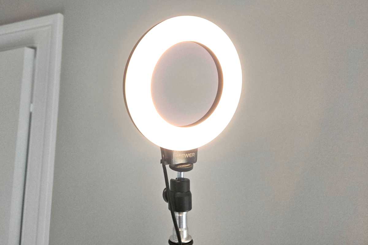 Neewer ring light on stand