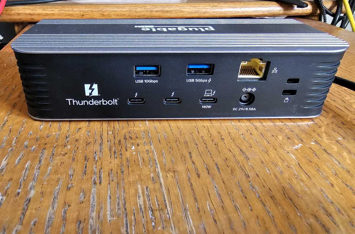 PLugable TBT UD3 rear