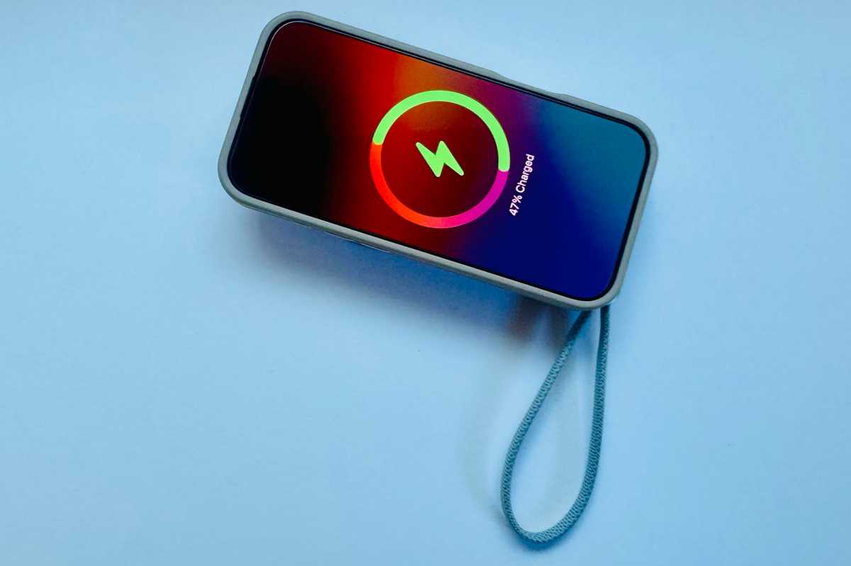 Ugreen MagFlow Qi2 25W Magnetic Wireless 10000mAh Power Bank charge top MW