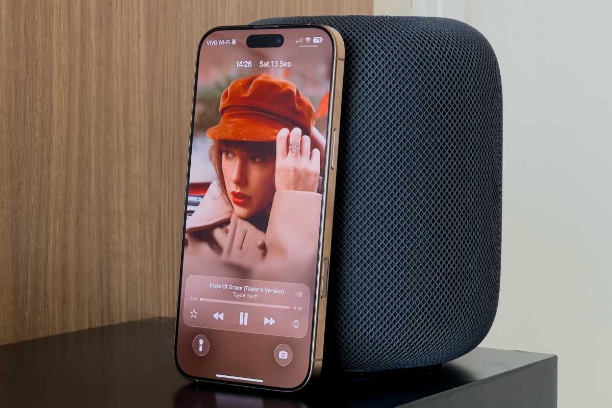 iOS 26 lock screen