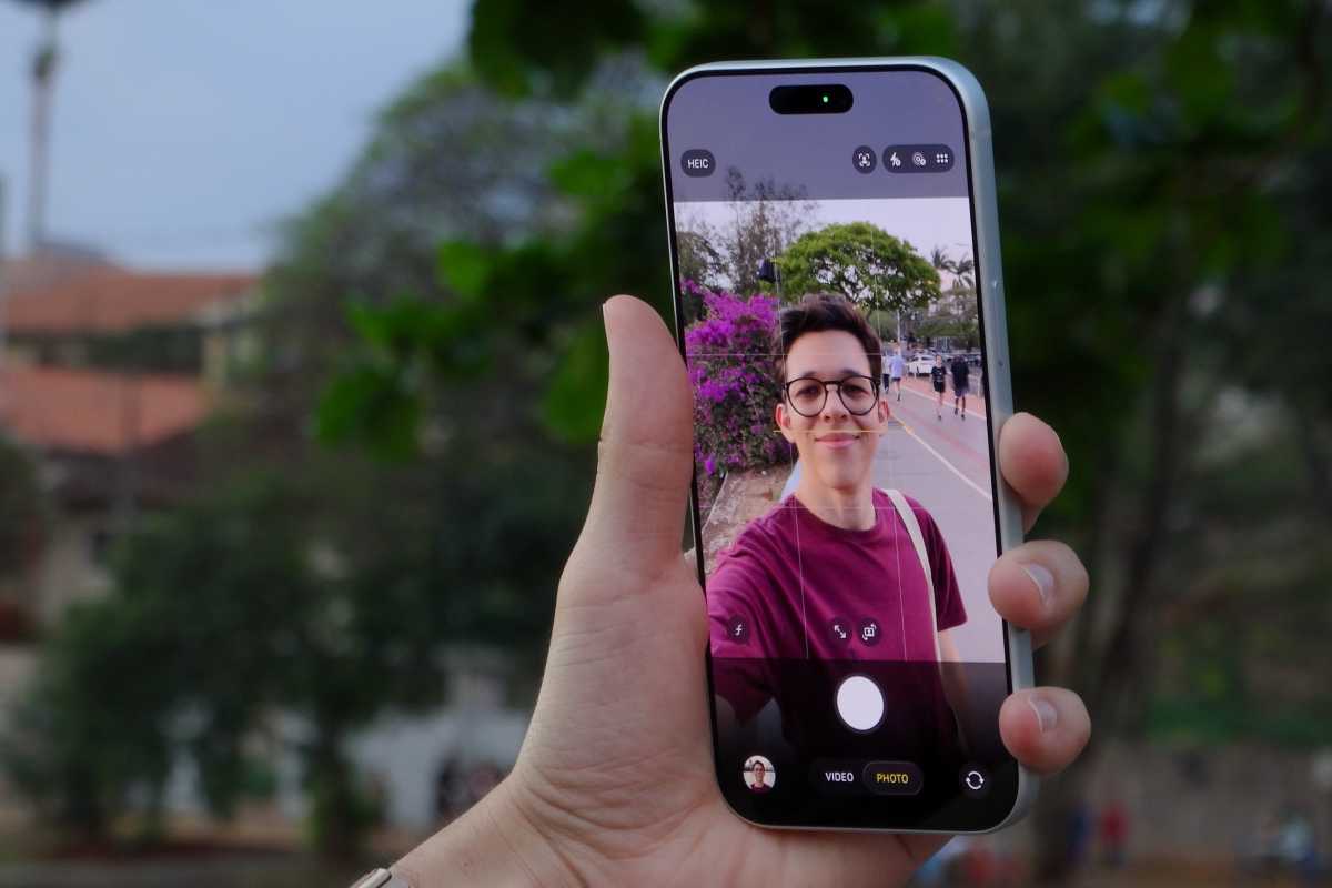 iPhone 17 Pro Max tomándose una selfie