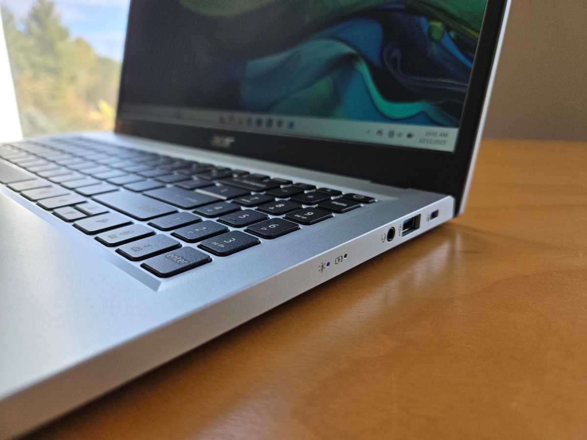 Acer Aspire Go 15 right side