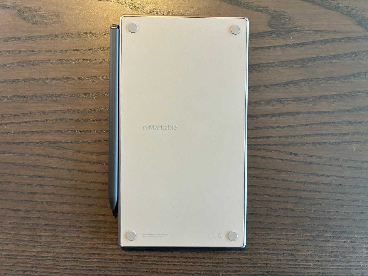 Paper Pro Move: Die Füße sind auch Magnete für das Book Folio.