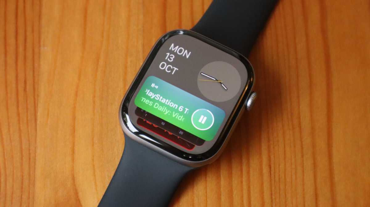 The smart stack on the Apple Watch Series 11