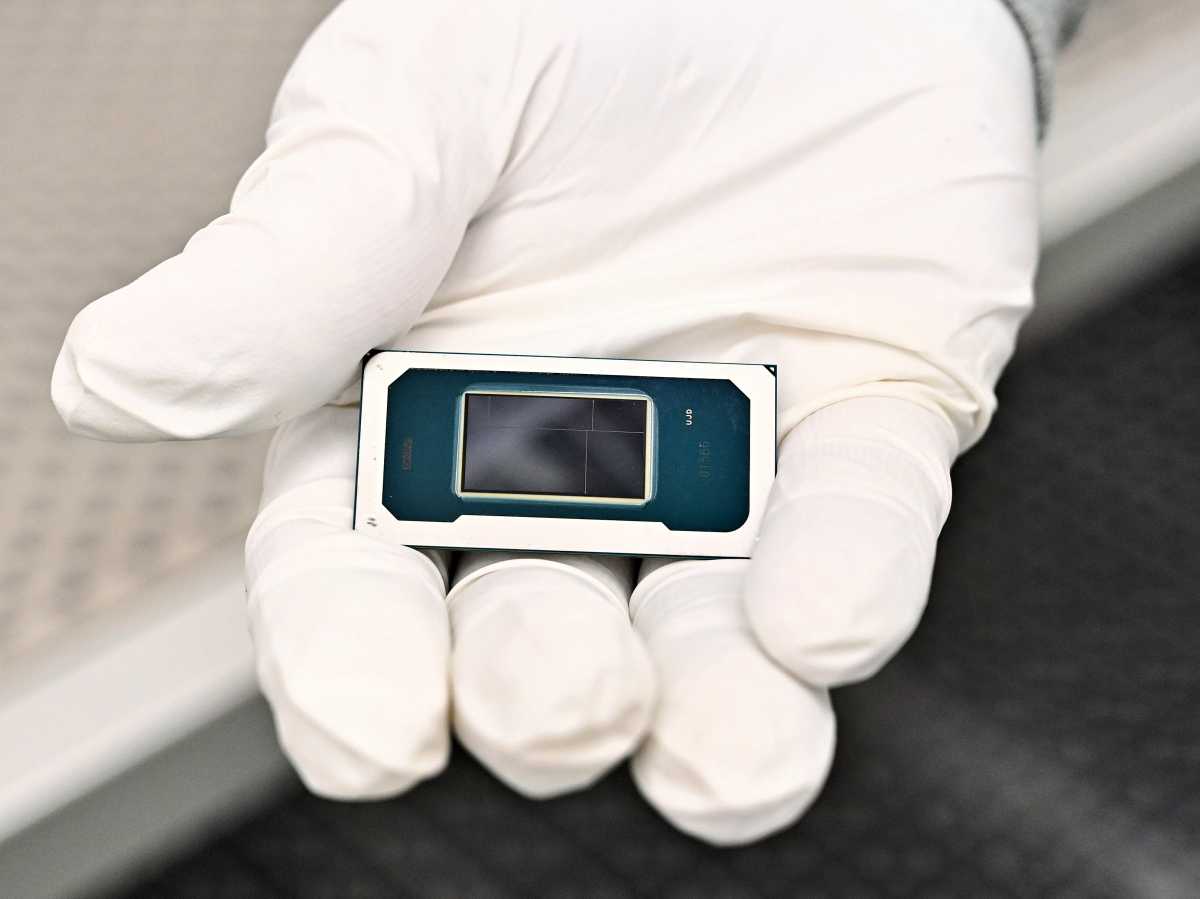 Intel Panther Lake in hand