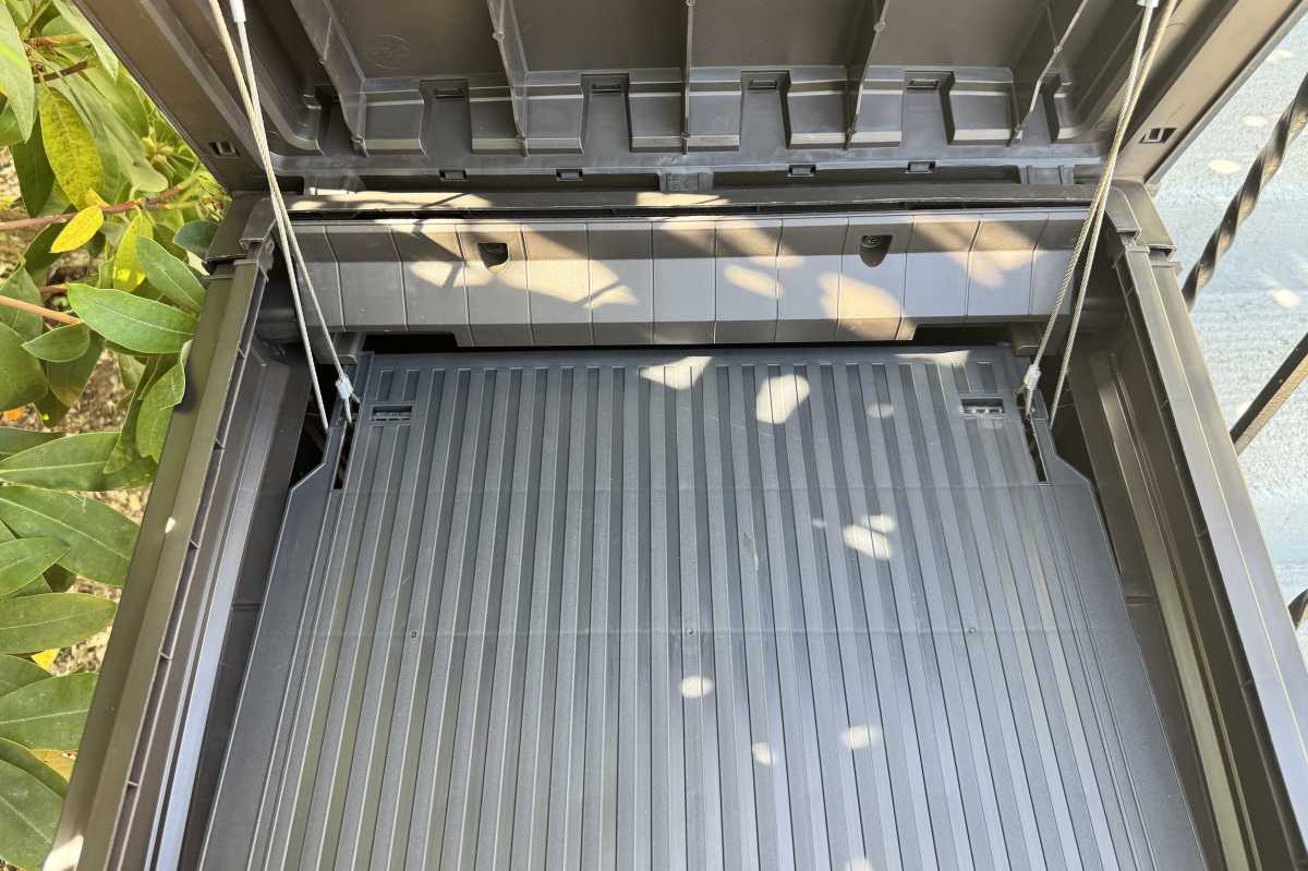 Keter Package Delivery Box lid open