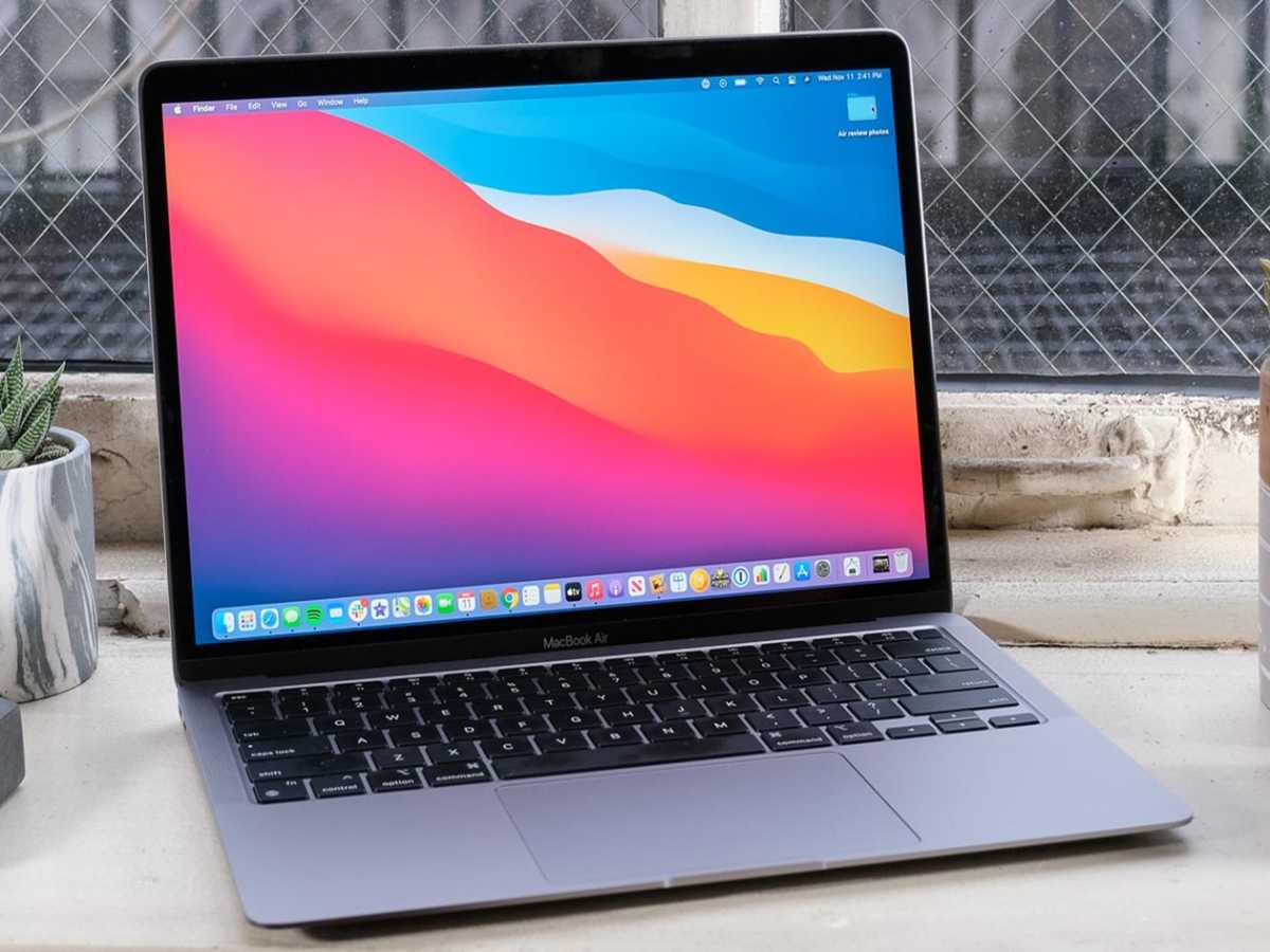 Apple MacBook Air 13.3" (2020) M1 MGN63LL/A 8GB RAM 512GB SSD Space Gray (Refurbished)