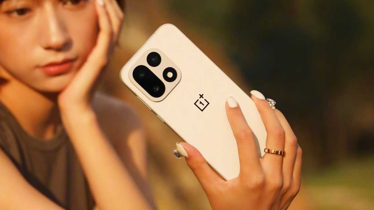 OnePlus 15 image
