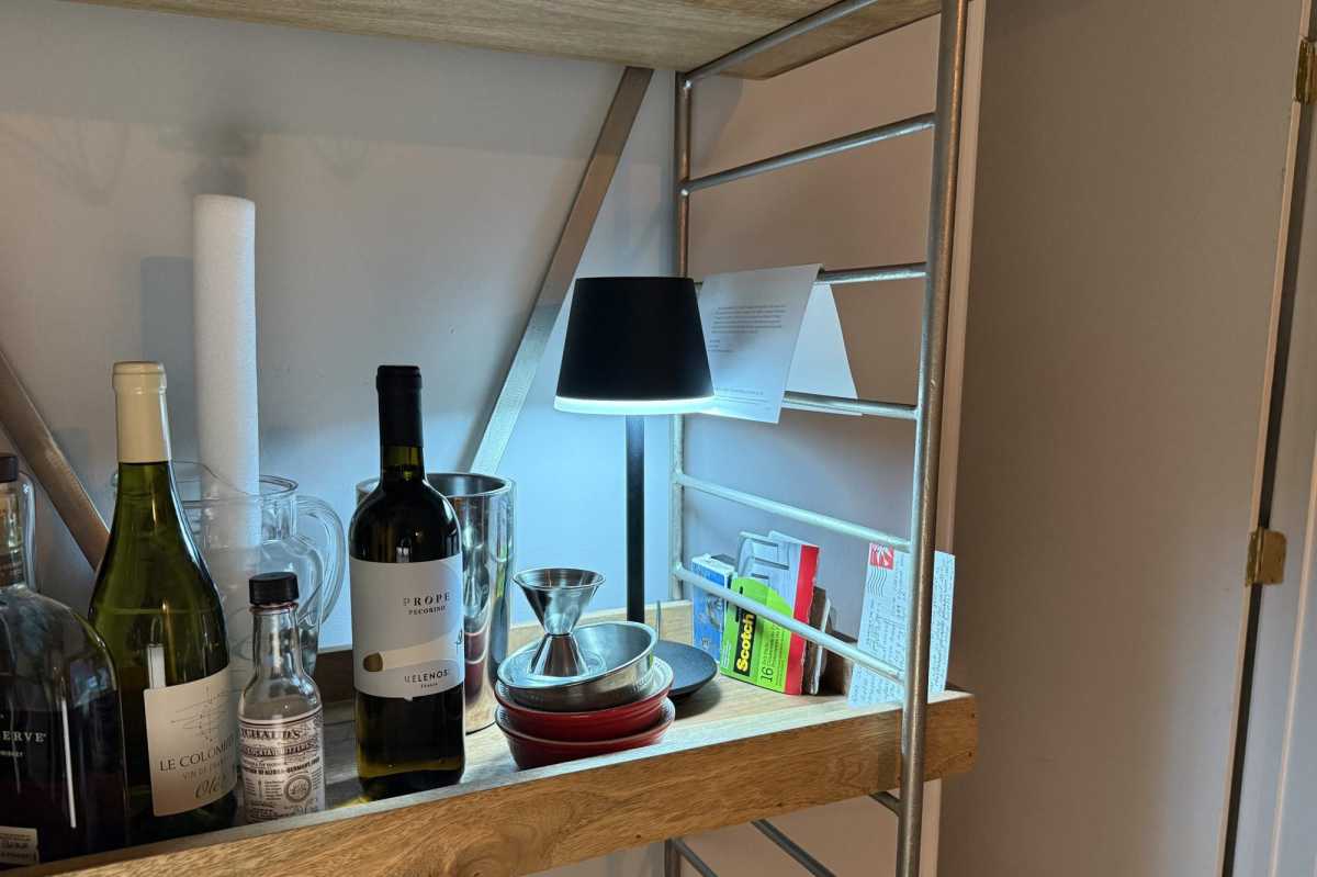 Philips Hue Go right