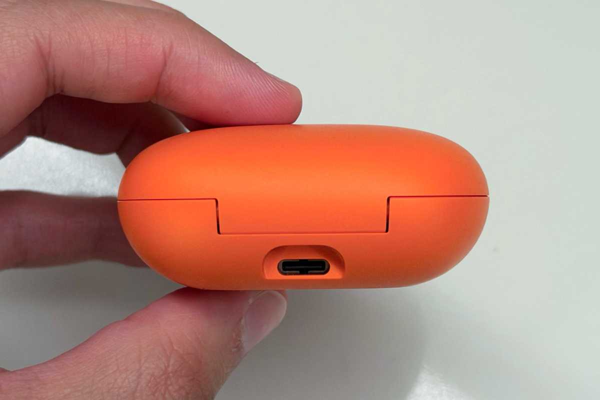 PowerBeats ajusta el puerto USB C en la caja