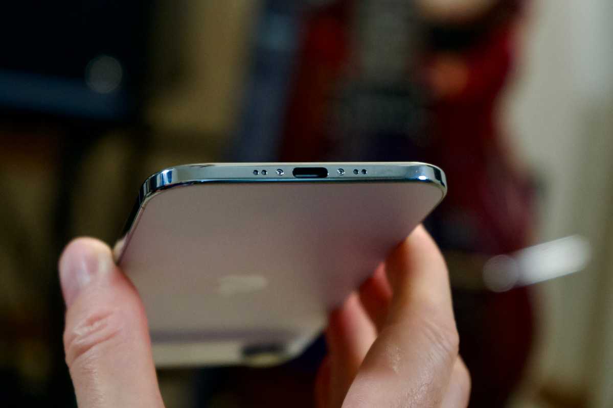 Bottom Air iPhone
