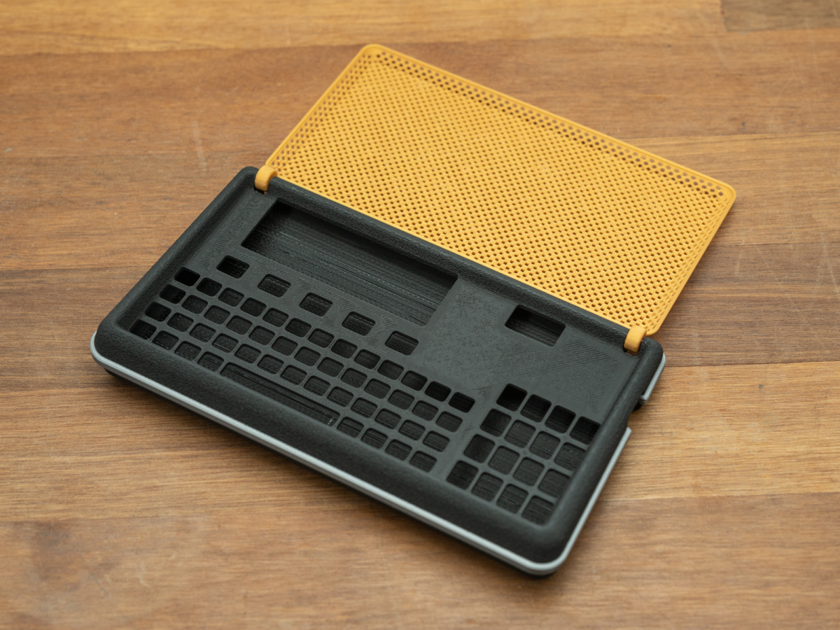 Star Trek communicator con badge cover by Thomas Flummer