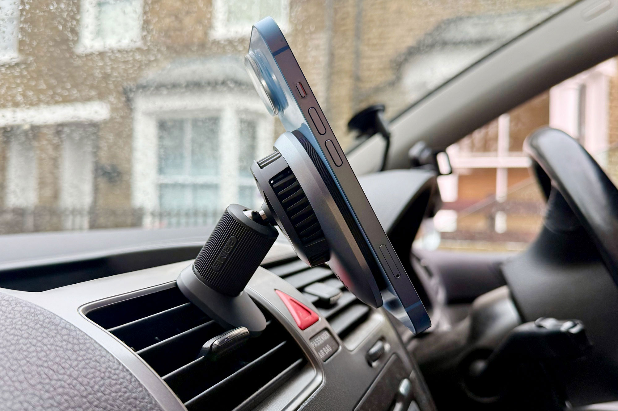 Best magnetic wireless and USB car chargers and mounts for iPhone