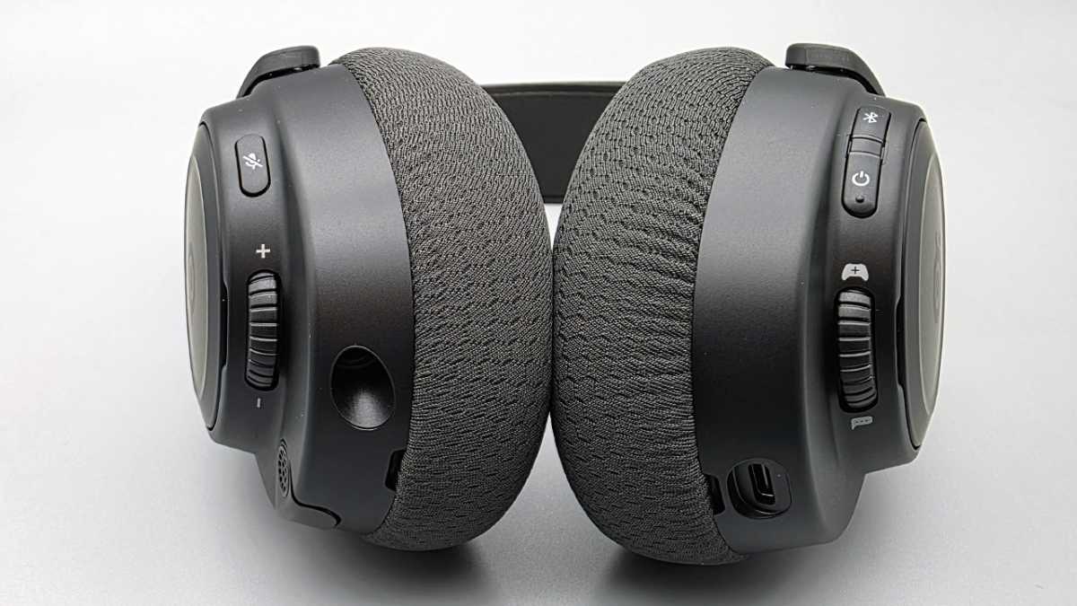 Bedienelemente der Steelseries Arctis Nova 7 Gen 2