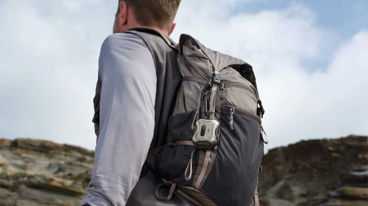 ESR Cyber FlickLock Magnetic Case jpg