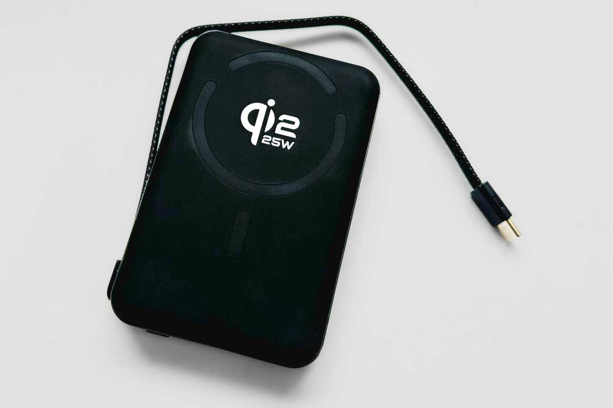 Kuxiu S3 25W Power Bank attached cable