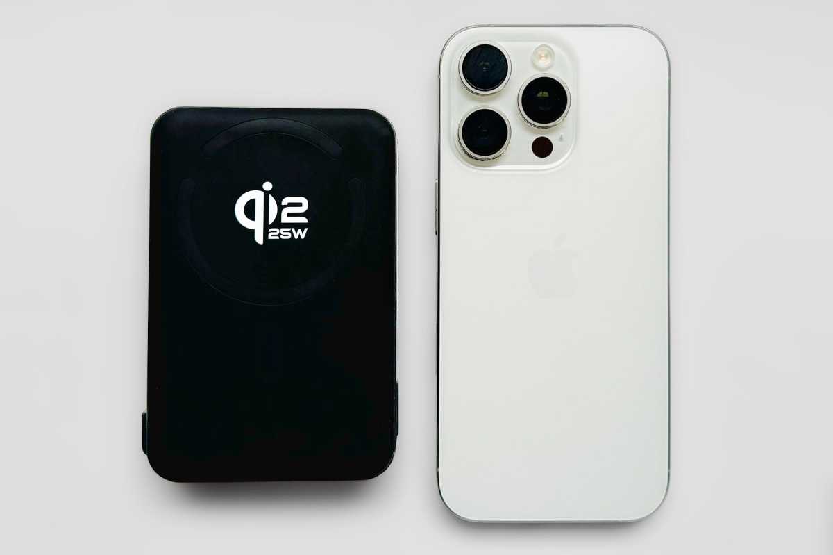 Kuxiu S3 25W Power Bank iPhone side