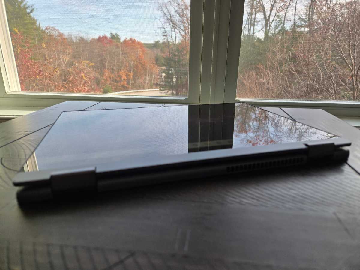 Lenovo IdeaPad 5i 2-in-1 flat, glossy