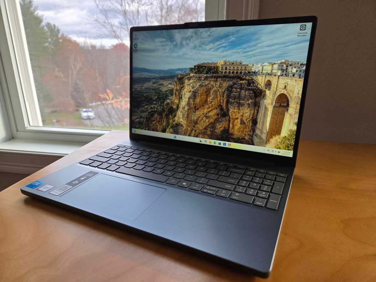 Lenovo IdeaPad Slim 3i angled