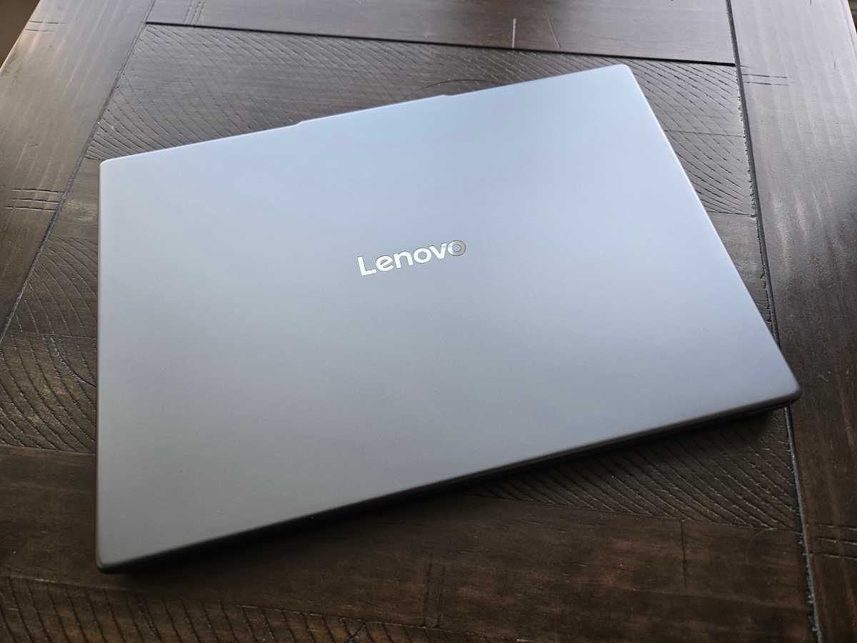 Lenovo IdeaPad Slim 3i closed