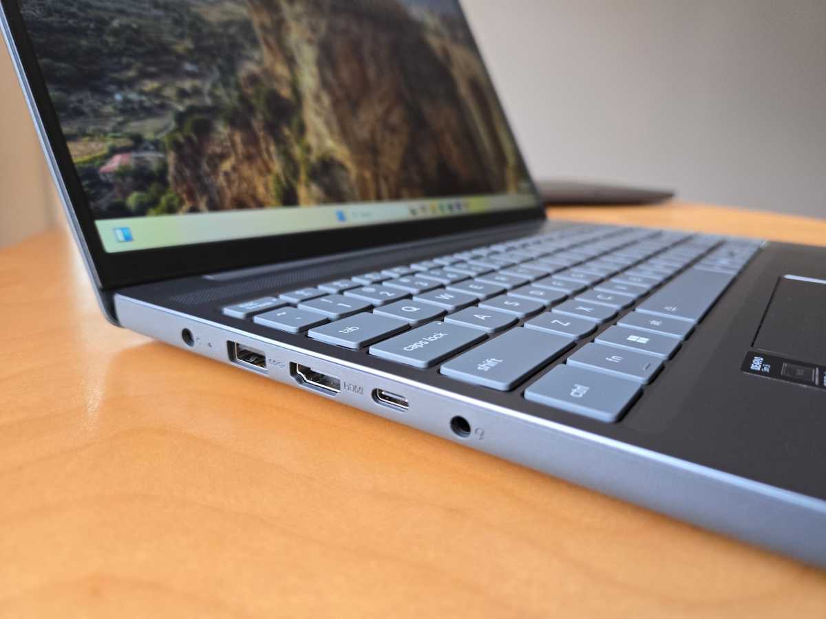 Lenovo IdeaPad Slim 3i left side