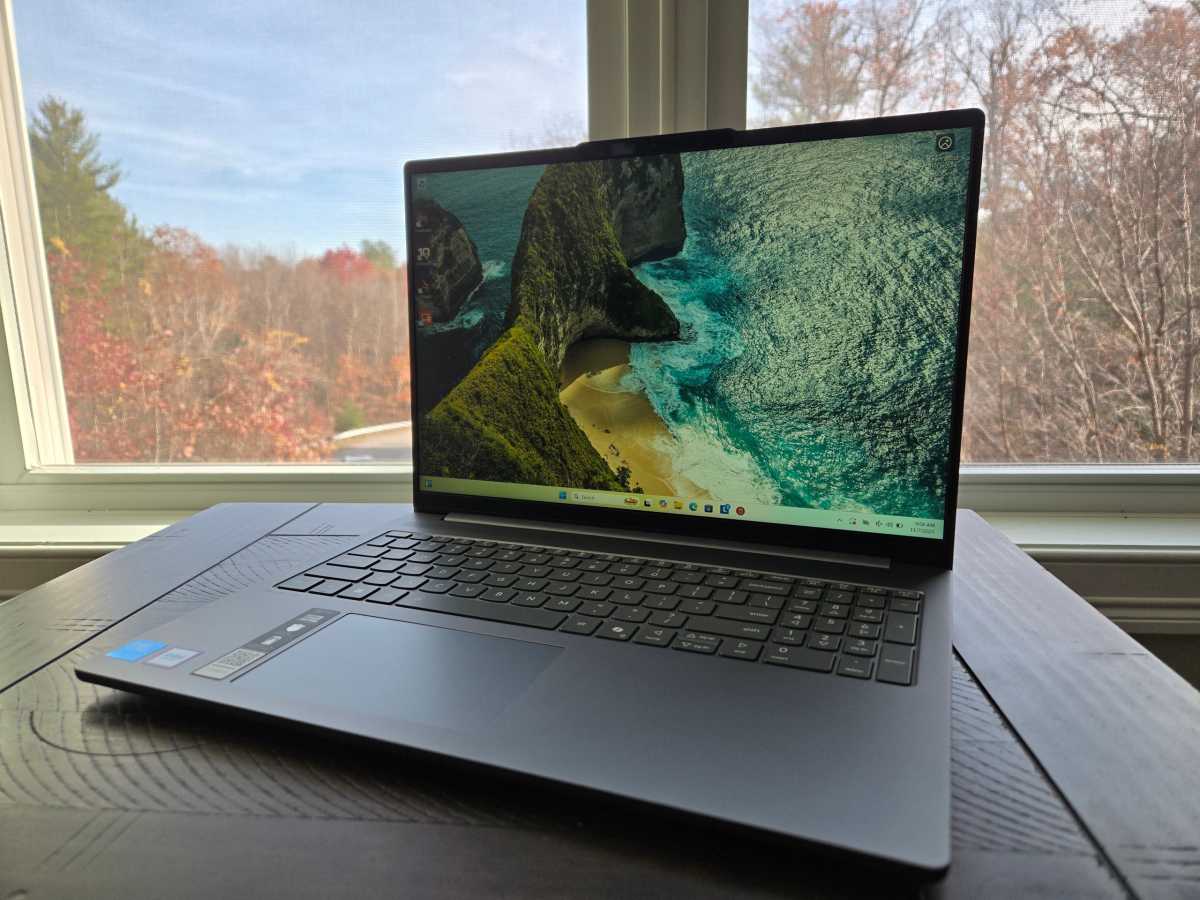 Lenovo IdeaPad Slim 5i angled