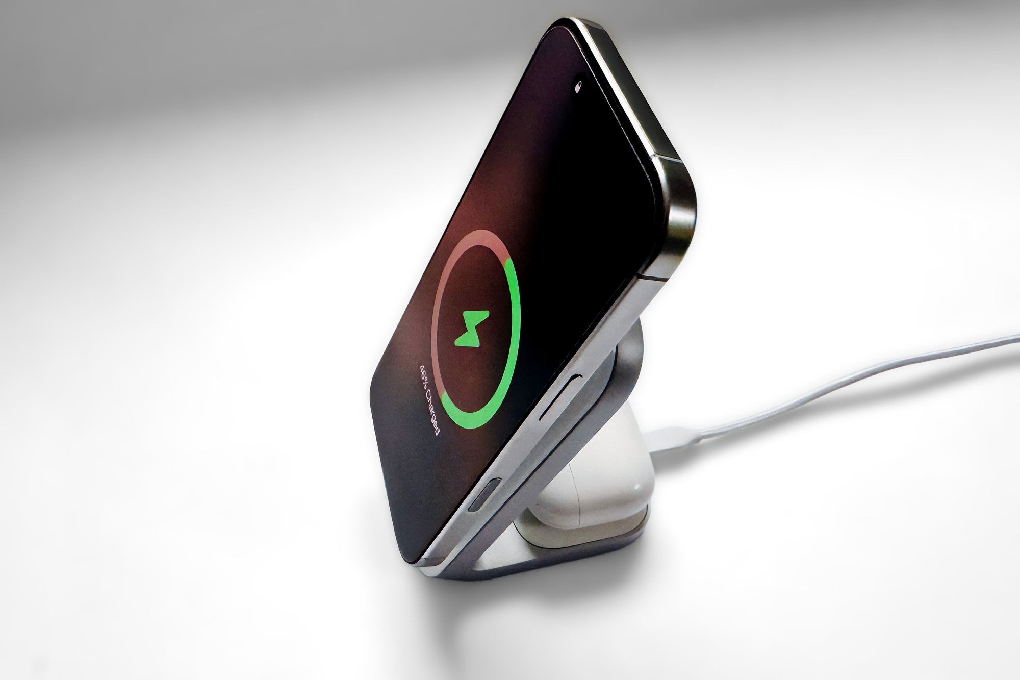 Nomad Stand One – Sturdy but stylish 25W charging stand