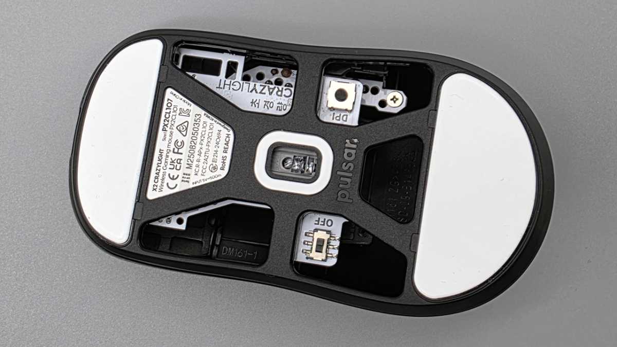 Offene Unterseite der Pulsar X2 Crazylight Medium