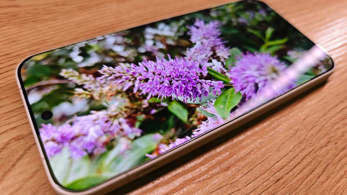 OnePlus 15 REVIEW display